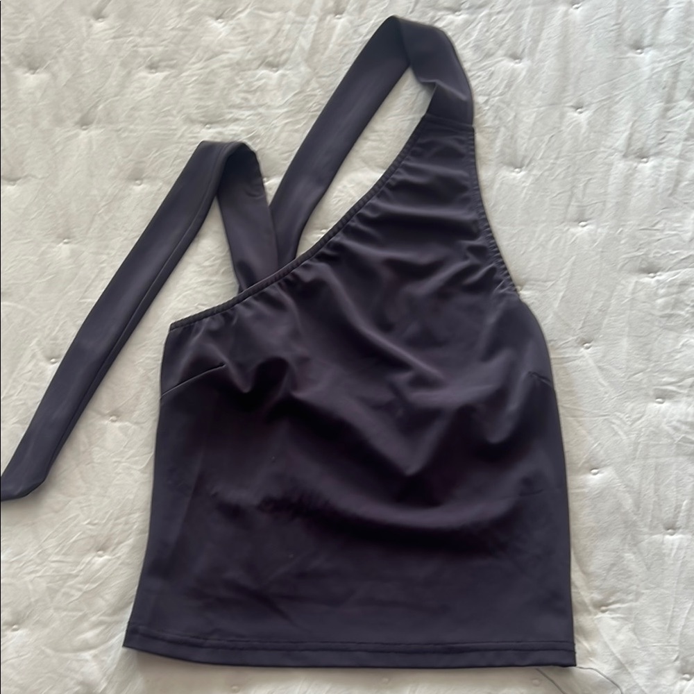 Edikted One-Shoulder Top